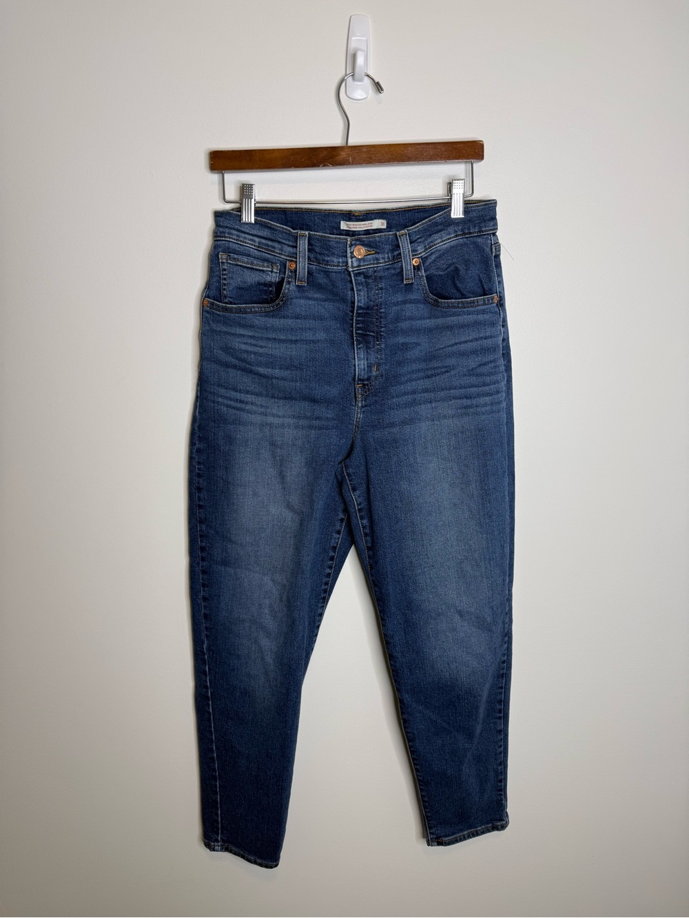 Levi’s High Waisted Mom Jean Classic High-Rise Blue Women's Jeans, size 31